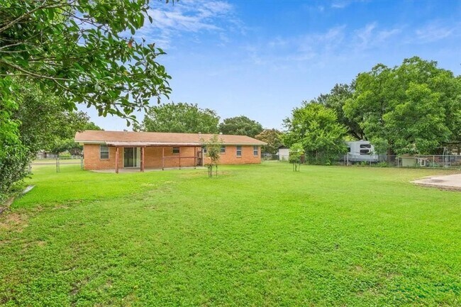 Building Photo - 316 Cranbrook Dr