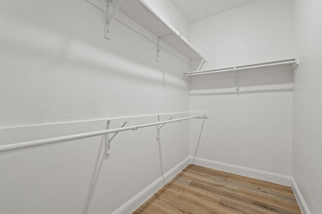 Building Photo - 7822 Cottonwood Dr