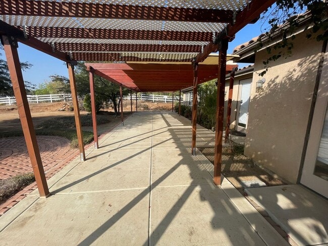 Building Photo - Spacious 4-Bedroom Home in Desirable Woodcrest, Riverside!