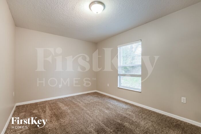 Building Photo - 1564 Deerfield Ave