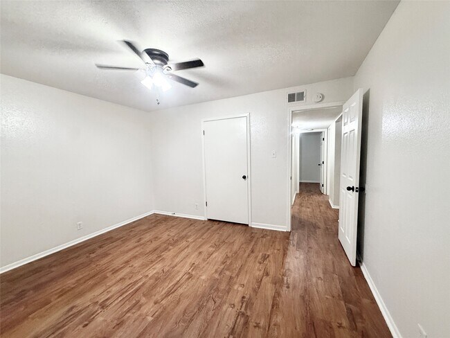 Building Photo - 941 S Walker St