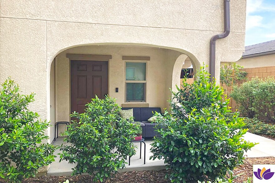 Building Photo - 7245 N Maple Rd