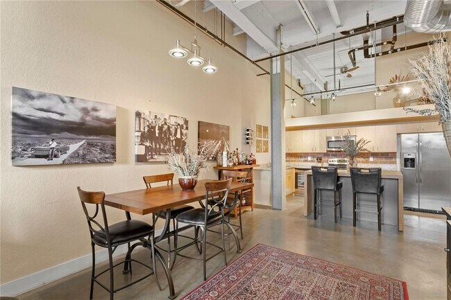 Building Photo - 1501 W Horatio St