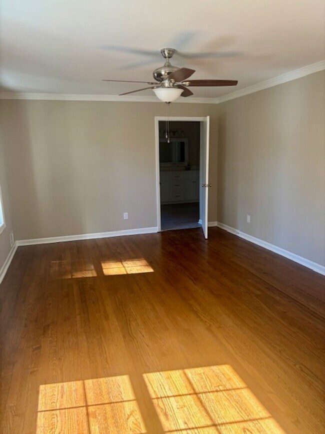 Building Photo - Renovated Hammond Hills Gem