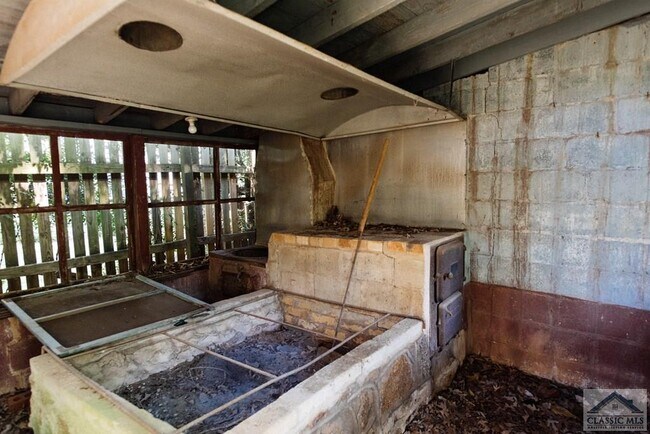 Building Photo - 285 Hampton Ct