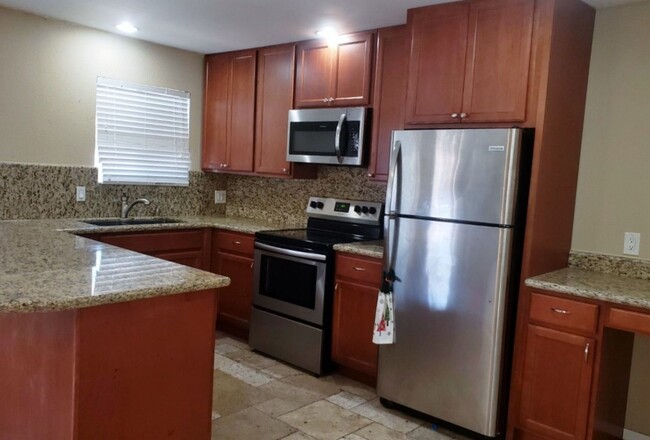 Building Photo - ***1st months rent waived*** One Bedroom U...