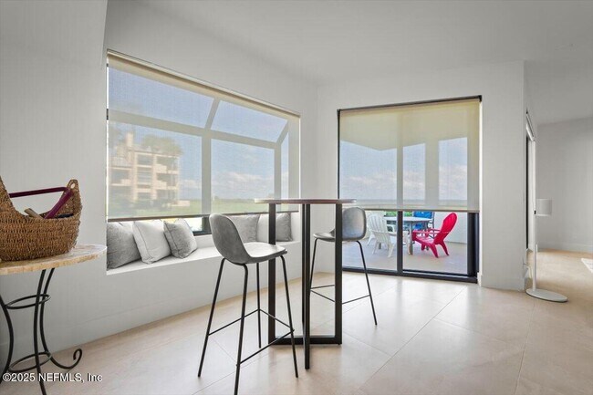 Building Photo - 739 Spinnakers Reach Dr