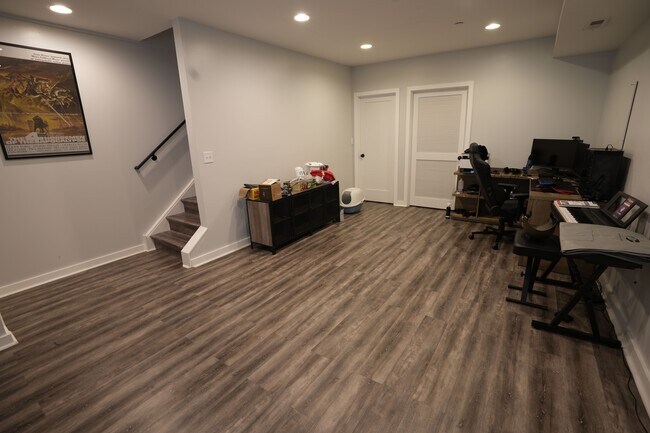 Building Photo - 341 Cantrell St