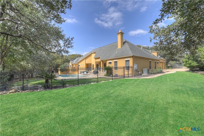 Building Photo - 9752 Trophy Oaks Dr