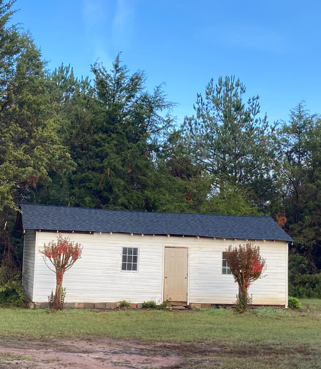 Building Photo - 403 McCullough School Rd