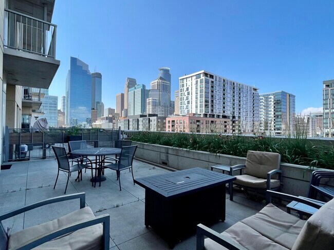 Primary Photo - 929 Portland Ave