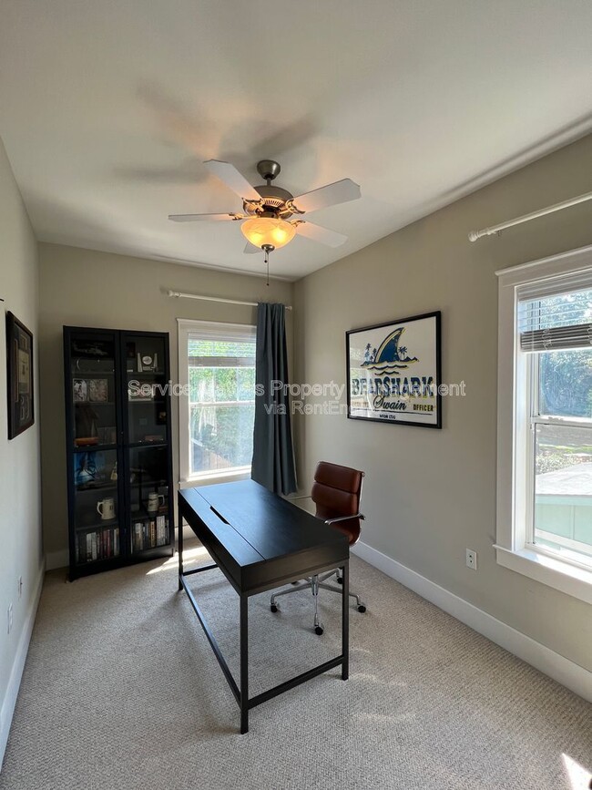 Building Photo - 1417 E Maxwell St