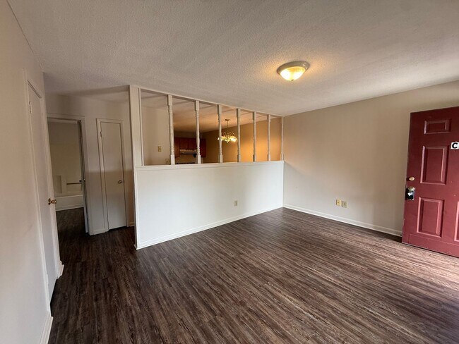 Building Photo - 605 Adelle St SW
