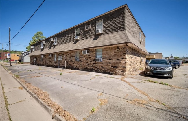 Building Photo - 605 Jefferson St