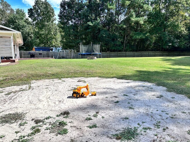 Building Photo - 304 Chisholm Trail