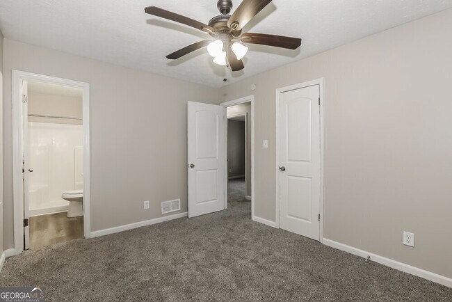 Building Photo - 583 Lakeridge Cir SE