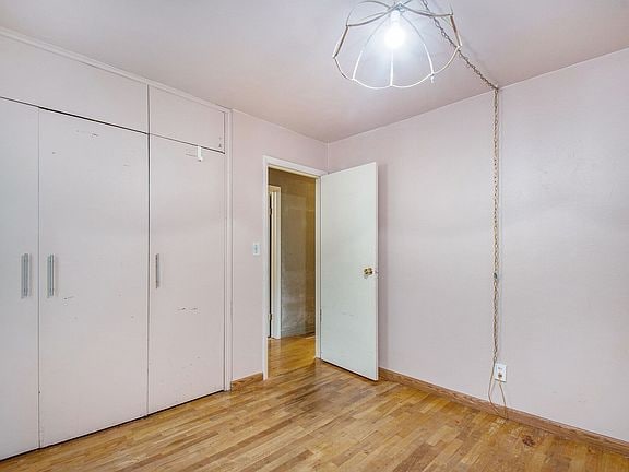 Building Photo - 30830 Lincoln Dr