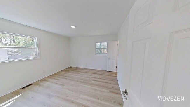 Building Photo - 206 Plaza Dr