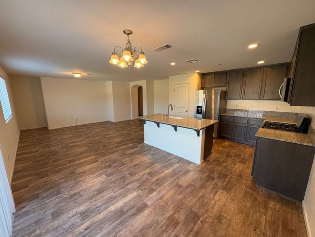 Building Photo - Beautiful Visalia Home Available Now!