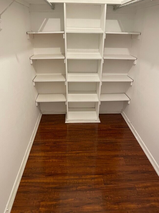 Master Closet - 10590 High Hollows Dr