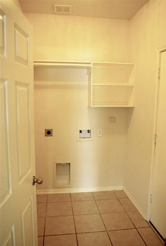 Building Photo - 18 Milepost Ct