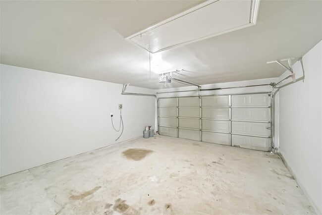 Building Photo - 9911 Driftwood Park Dr