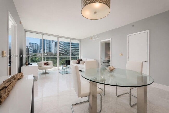 Building Photo - 495 Brickell Ave