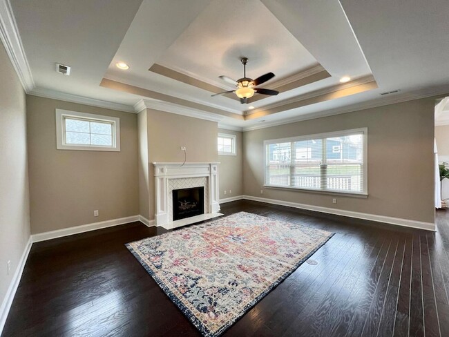 Building Photo - 9015 Seven Lakes Dr