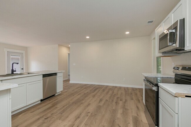 Building Photo - BRAND NEW 3 Bedroom | 2 Bathroom | 2 Car Garage HOME -- 1400 sqft, PETS WELCOME!