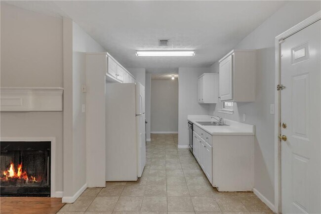 Building Photo - 7955 Trinity Park Dr