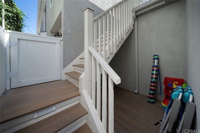 Building Photo - 216 1/2 Agate Ave-