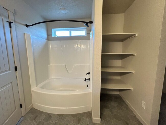 Building Photo - Charming Modern Home in the Heart of Boise