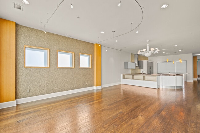 Building Photo - 301 Fifth Ave