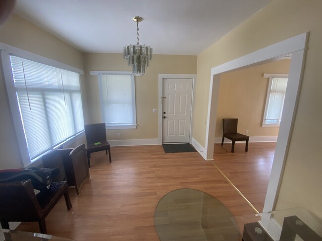 Front entry / Dining area - 100 Allen St