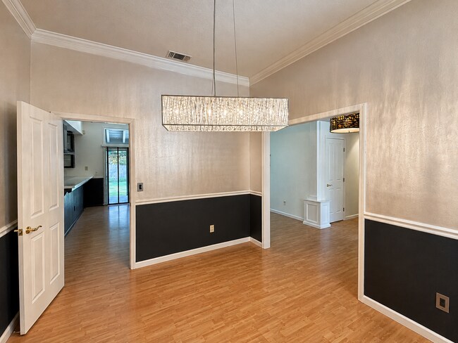 Building Photo - 8036 Glenbar Way
