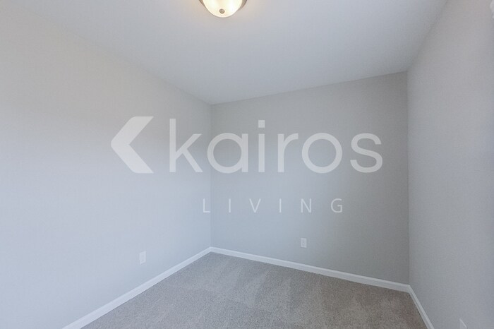 Building Photo - 895 Silent Barge Cv