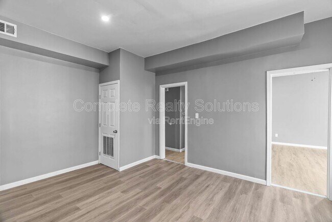 Building Photo - 3456 Chippewa St