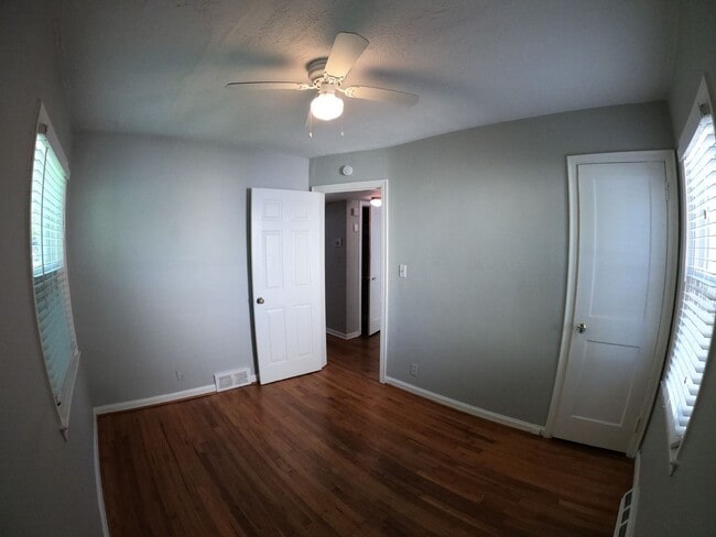 Building Photo - Very Clean Royal Oak Ranch