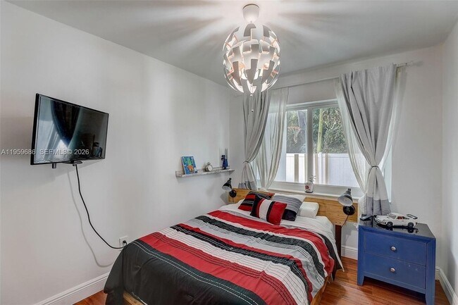 Building Photo - 14530 Garden Dr