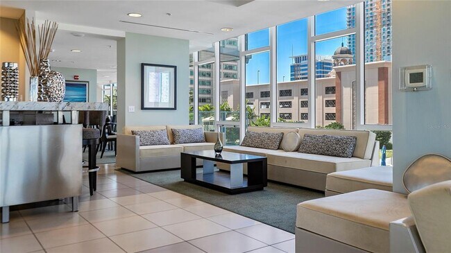 Building Photo - 175 1st St S