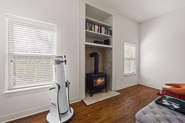 Building Photo - Spacious 3-Bedroom, 2.5 Bathroom Home in Woods Creek - Prime Bentonville Location