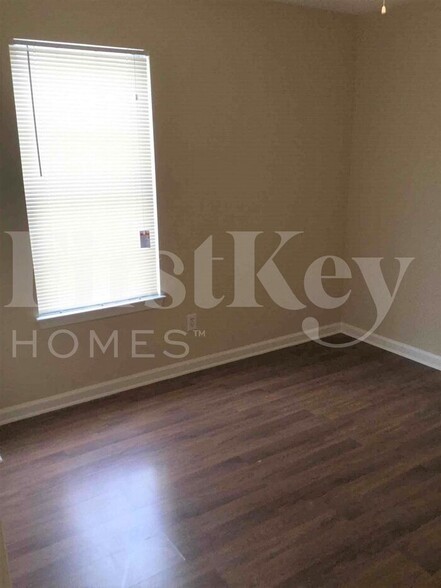 Building Photo - 432 Village Bluff Dr
