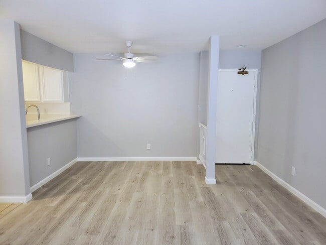 Building Photo - 10815 Hesby St