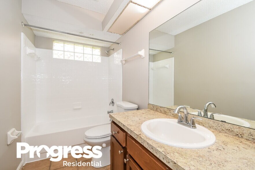 Building Photo - 10725 Meadowlea Dr