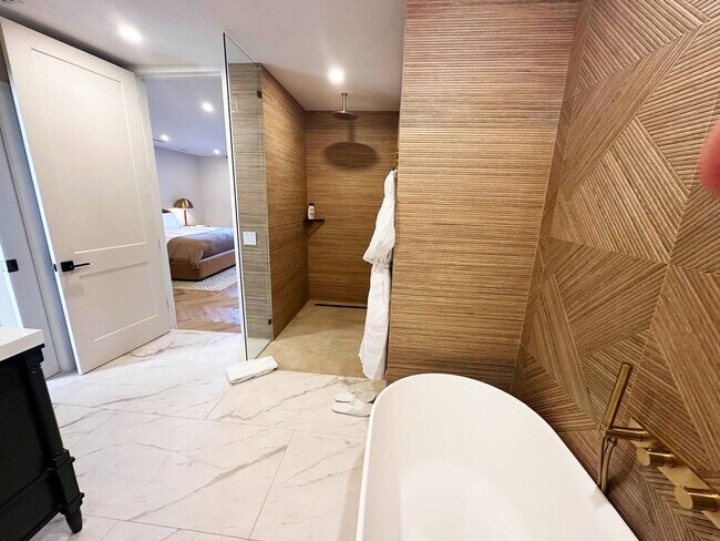 Building Photo - 4312 NE 22nd Ave