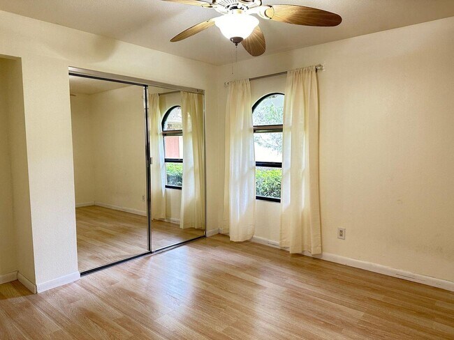 Building Photo - 1180 SW Mirror Lake Cove