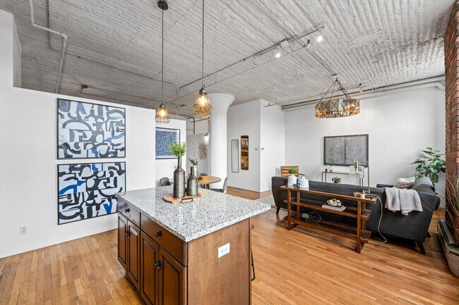 Building Photo - 2261 Blake St