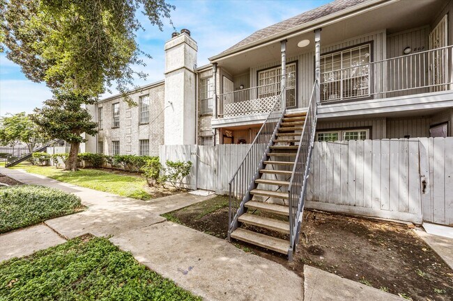 Building Photo - 6606 De Moss Dr