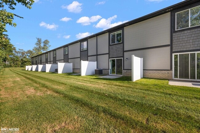 Building Photo - 28267 Loews Dr