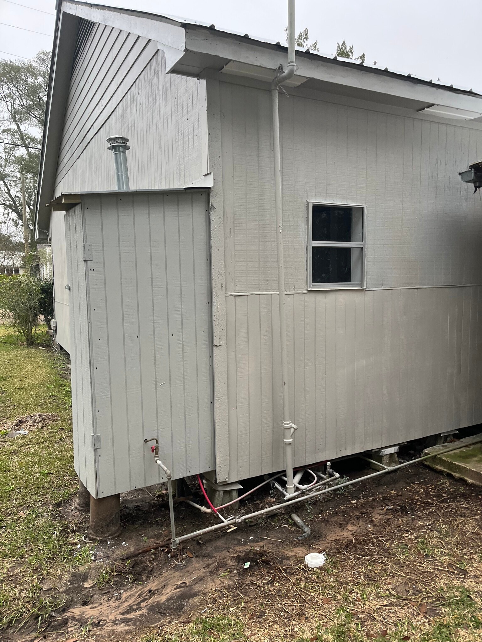 Building Photo - 710 Reed Ave